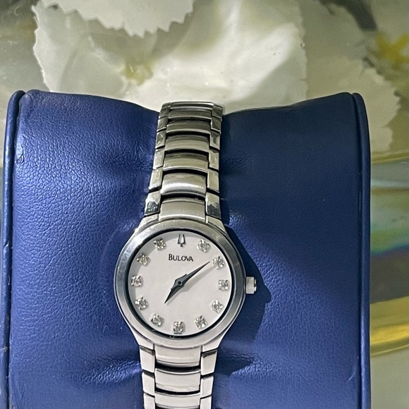 Bulova Stanley steel with diamonds - Picture 5 of 9